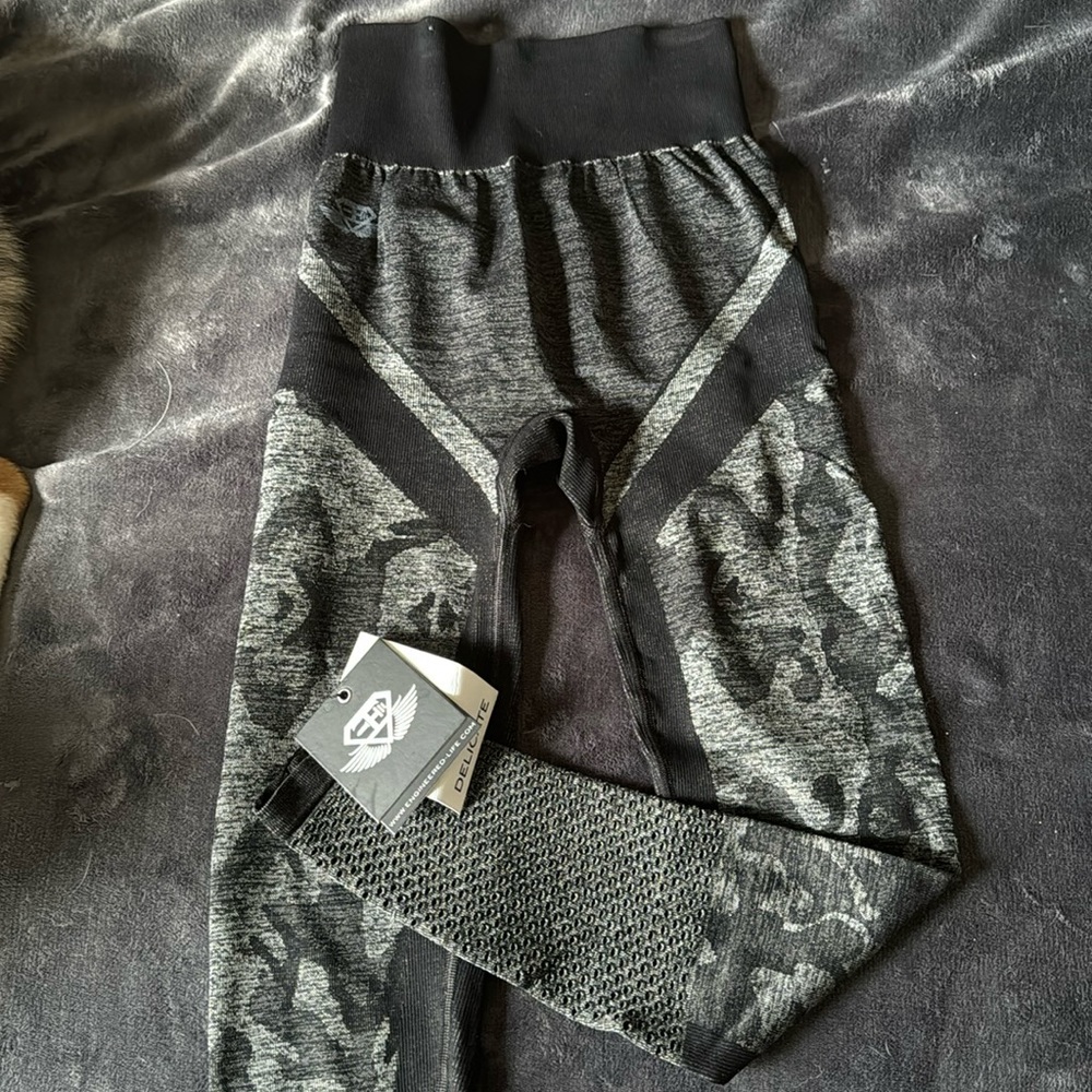 Engineered Life full pants & cropped top set